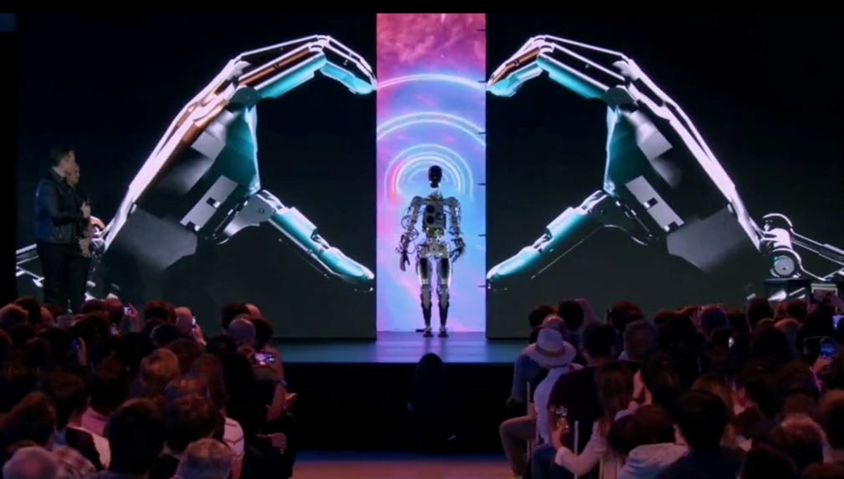 Elon Musk'ın insansı robotu 'Optimus' görücüye çıktı